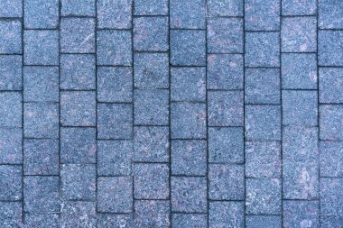 Caddenin dibindeki asfalt döşeme dokusu. Beton tuğla kare taş zemin. Beton döşeme levhaları. Paving levhaları