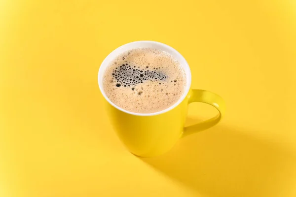 Cafe Gelben Becher Auf Gelbem Hintergrund — Stockfoto