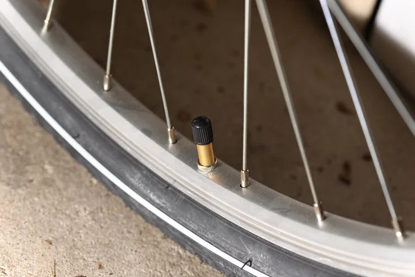 Válvula Schrader Bicicleta Roda Bicicleta Com Raios Imagens De Bancos De Imagens