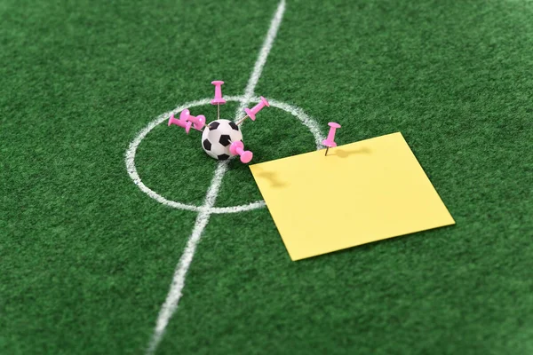 Pelota Fútbol Centro Del Campo Fútbol Alfileres Papelería — Foto de Stock