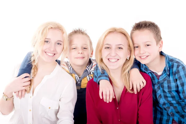 Broers en zussen poseren geïsoleerd — Stockfoto