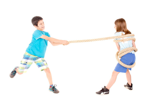 kids playing rope game