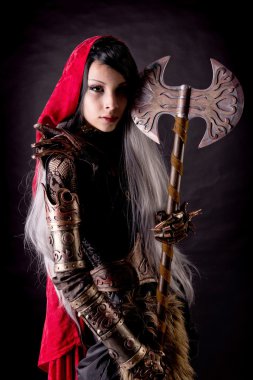 Kırmızı başlıklı.