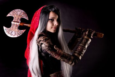 Kırmızı başlıklı.