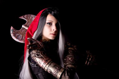 Kırmızı başlıklı.