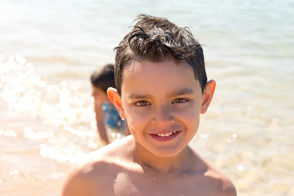 Rapaz na praia — Fotografia de Stock