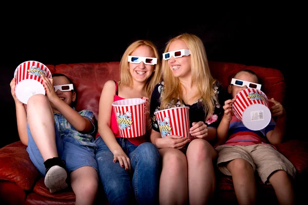 Kinder im Kino — Stockfoto