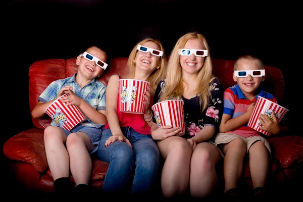 Kinder im Kino — Stockfoto