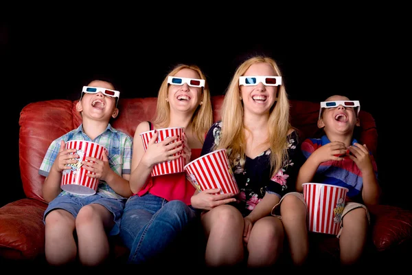 Kinder im Kino — Stockfoto