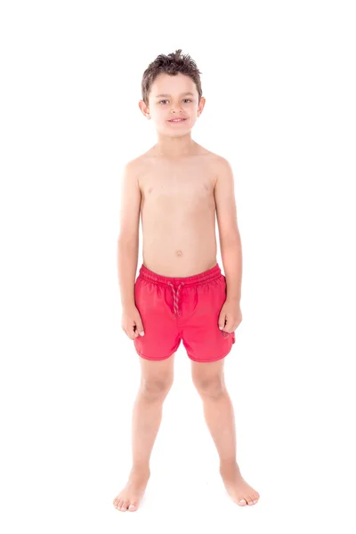 Мальчик в пляжных шортах — стоковое фото