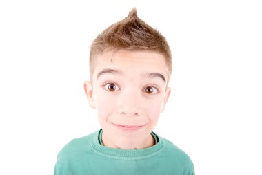 Küçük çocuk beyaz arka planda izole edilmiş