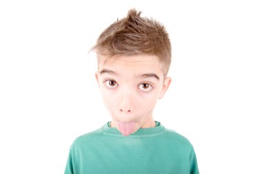 Küçük çocuk beyaz arka planda izole edilmiş