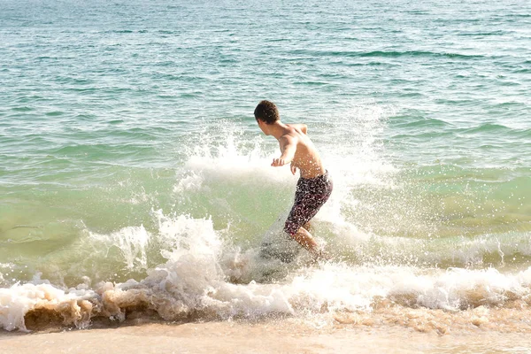 Adolescent Garçon Écumage Plage — Photo