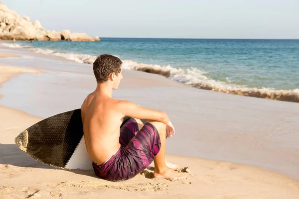 Tiener Jongen Skimmen Het Strand — Stockfoto