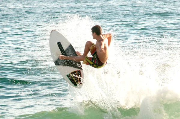 Teenager Junge Beim Skimming Strand — Stockfoto