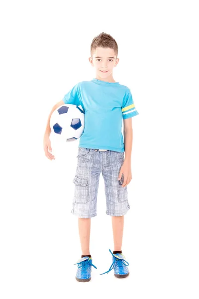 Μικρό Αγόρι Που Παίζει Ποδόσφαιρο Απομονωμένο Στα Λευκά — Φωτογραφία Αρχείου
