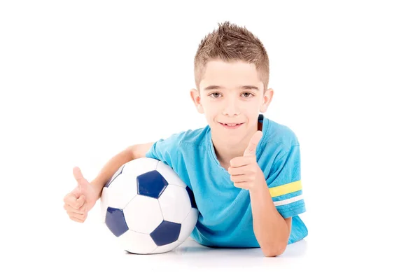 白で隔絶されたサッカーをしている男の子 — ストック写真
