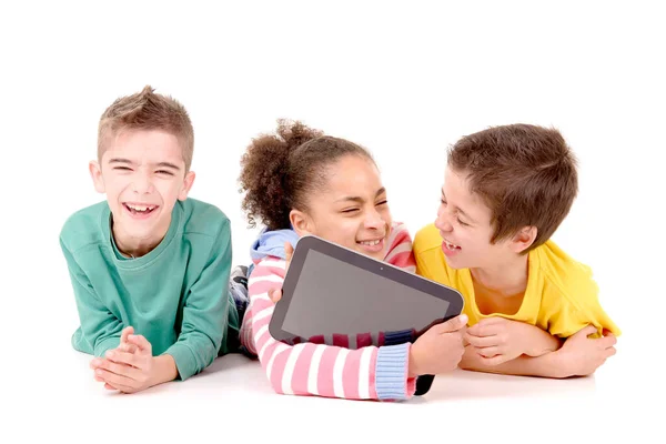 Crianças Pequenas Com Tablet Isolado Branco — Fotografia de Stock