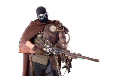 Steampunk post-apokaliptik asker beyazlar içinde yalnız poz veriyor.