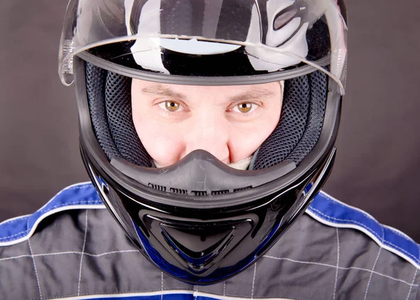 Závodní Jezdec Izolovaný Tmavém Pozadí — Stock fotografie
