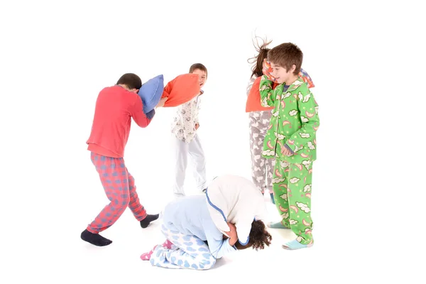 Kleine Kinderen Hun Pyjama Met Kussen Gevechten Geïsoleerd Wit — Stockfoto