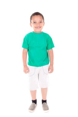 Beyazlar içinde küçük bir çocuk