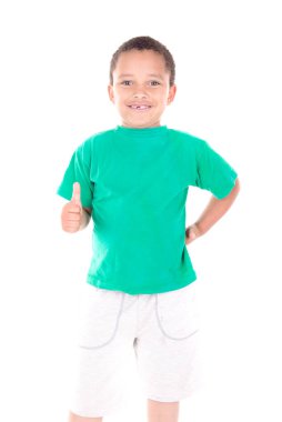 Beyazlar içinde küçük bir çocuk