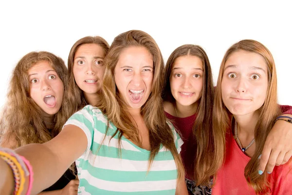 Έφηβες Κοπέλες Που Παίρνουν Selfies Απομονωμένες Λευκό Φόντο — Φωτογραφία Αρχείου