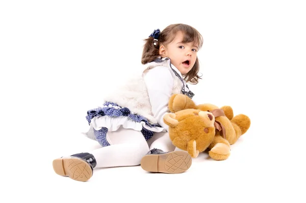 Kleines Mädchen mit Teddybär — Stockfoto