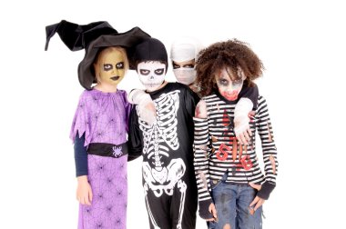 Çocuklar Halloween korkunç kostümleri ile