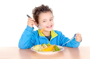 küçük çocuk sebze yemek