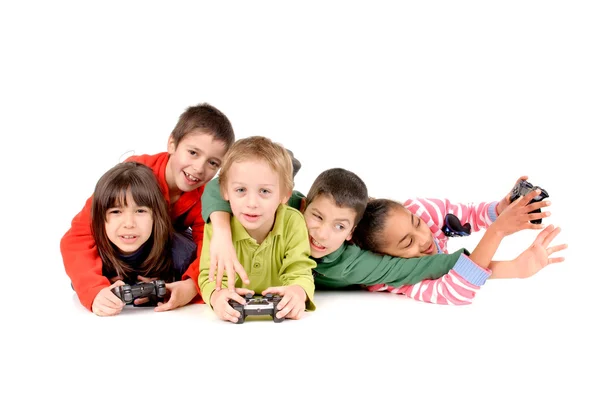 Grupo de amigos jugando videojuegos — Foto de Stock