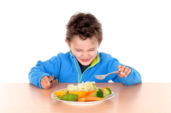 Kleine jongen groenten eten — Stockfoto