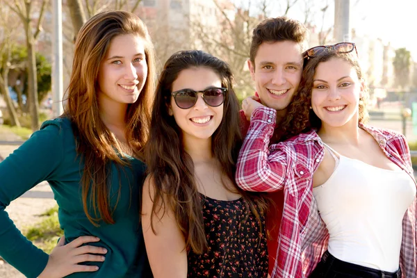 Friends spending time together — Stock Photo, Image