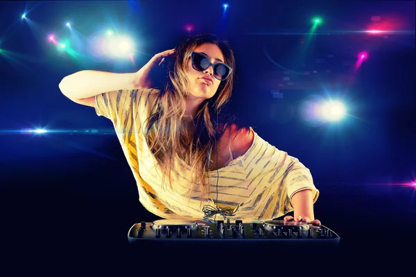 DJ-Mädchen — Stockfoto