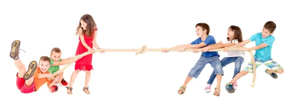 Kids playing rope game — Stock Photo, Image