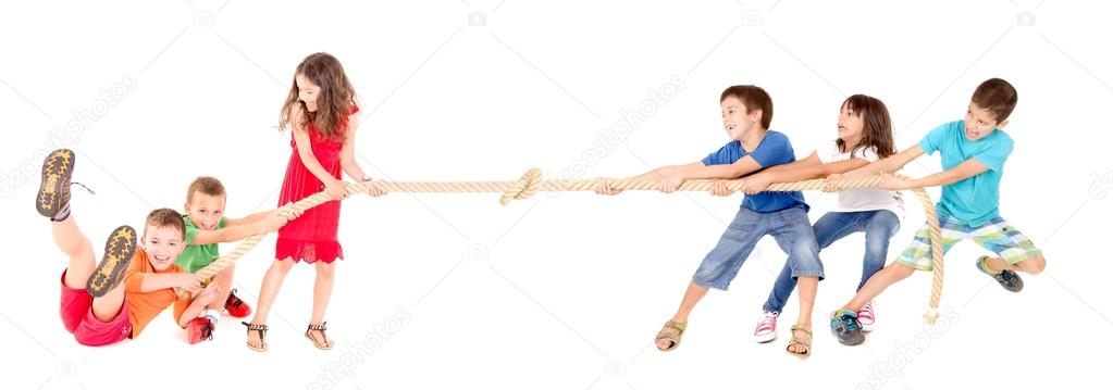 kids playing rope game