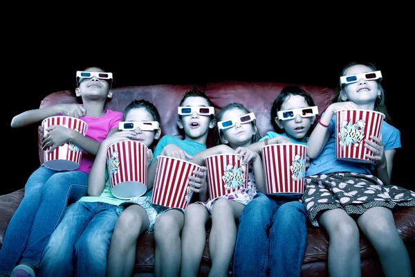 Niños en el cine —  Fotos de Stock