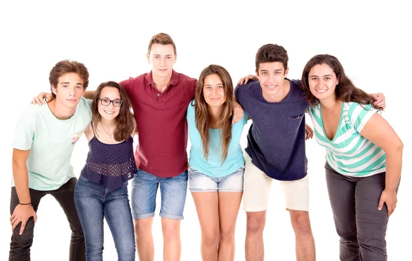 Grupp tonåringar poserar — Stockfoto