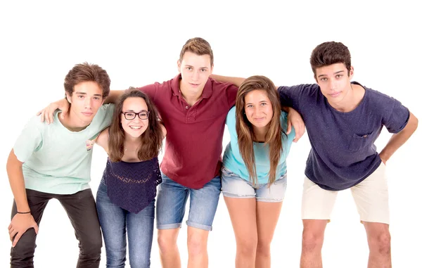 Grupp tonåringar poserar — Stockfoto