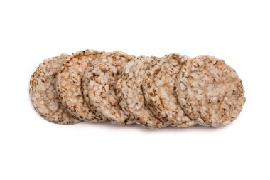 Beyaz arka plan üzerinde izole crispbread yığını
