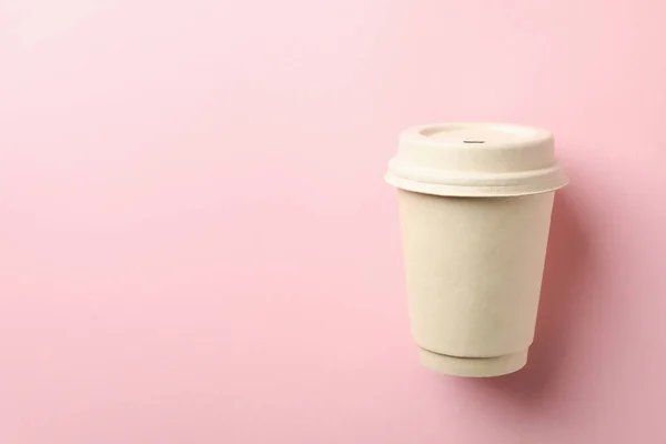 Taza Papel Blanco Sobre Fondo Rosa Espacio Para Texto — Foto de Stock