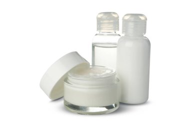 Beyaz arkaplanda izole edilmiş kozmetik grubu