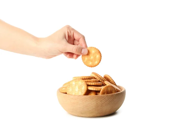 Houten Schaal Met Cracker Koekjes Vrouwelijke Handgrepen Cracker Geïsoleerd Witte — Stockfoto