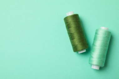 Nane arkaplanındaki iplik dikiliyor, metin için boşluk