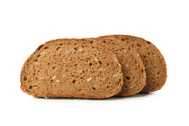 Beyaz arka planda izole edilmiş çavdar ekmeği dilimleri