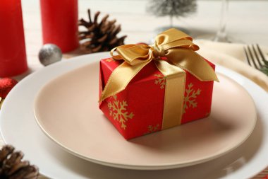 Hediye kutulu yeni yıl tablosu konsepti, kapat