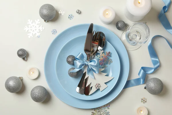 Concepto Año Nuevo Ajuste Mesa Con Copos Nieve Decorativos Sobre — Foto de Stock