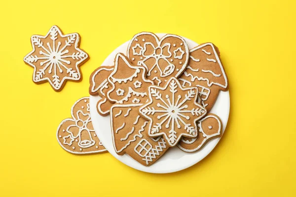 Tasty Christmas Cookie Yellow Background Top View — Stock Photo, Image