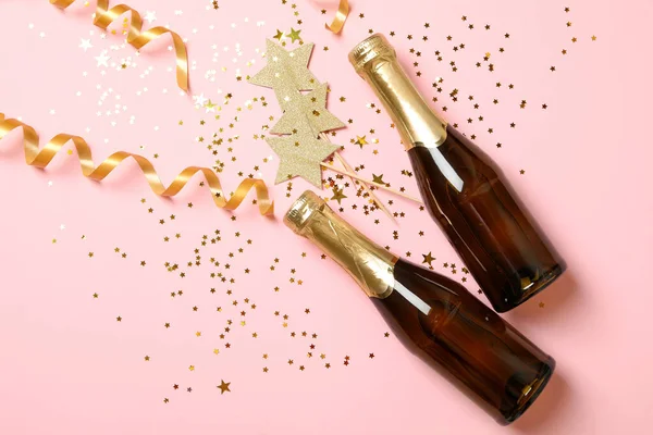 Бутылки Шампанского Блестки Розовом Фоне — стоковое фото
